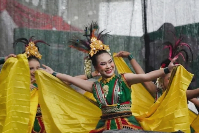 Kolaborasi musik dan lawakan khas Jawa Timur oleh Selendangsari di ATV Carnival 2025