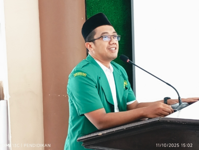 Ketua PC GP Ansor Kota Batu, Rizal Fakhrudin, memberikan sambutan dan arahan strategis dalam pelantikan PAC Bumiaji.