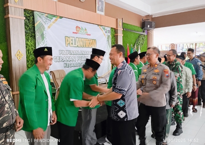 Jajaran Forpimka bersama seluruh hadirin mengucapakan selamat