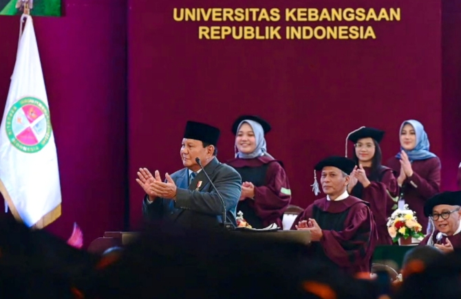 Presiden Prabowo Subianto menegaskan pentingnya integritas bagi generasi muda Indonesia dalam wisuda UKRI 2025.