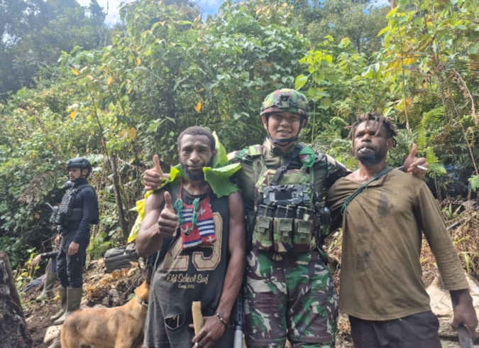 Operasi penggagalan ladang ganja ilegal oleh TNI di wilayah perbatasan Papua.