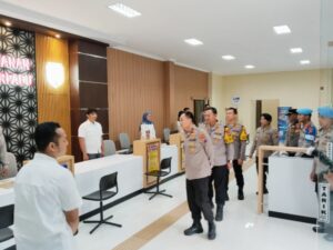 Wakapolda Jatim Pimpin Peninjauan Pelayanan Publik di Madiun,Tegaskan Tidak Ada Pungutan Liar