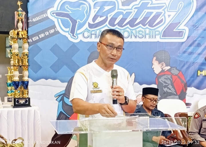 Mewakili Komandan Poltekad ketika pidato dalam kejuaraan pencak silat championship 2 Batu.