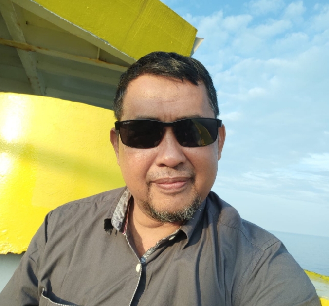 Camat Subi Syarifuddin menyampaikan permohonan maaf terkait video viral penangkapan gurita di Natuna