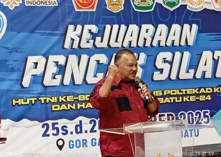 Ketua Koni Kota Batu ketika memberikan sambutanya dan penutupan kejuaraan