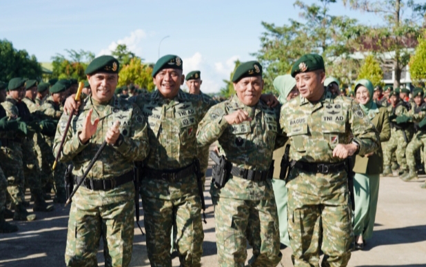 Perkuat Sinergi, Pangdivif 2 Kostrad Hadiri Sertijab Pangdivif 3 Kostrad