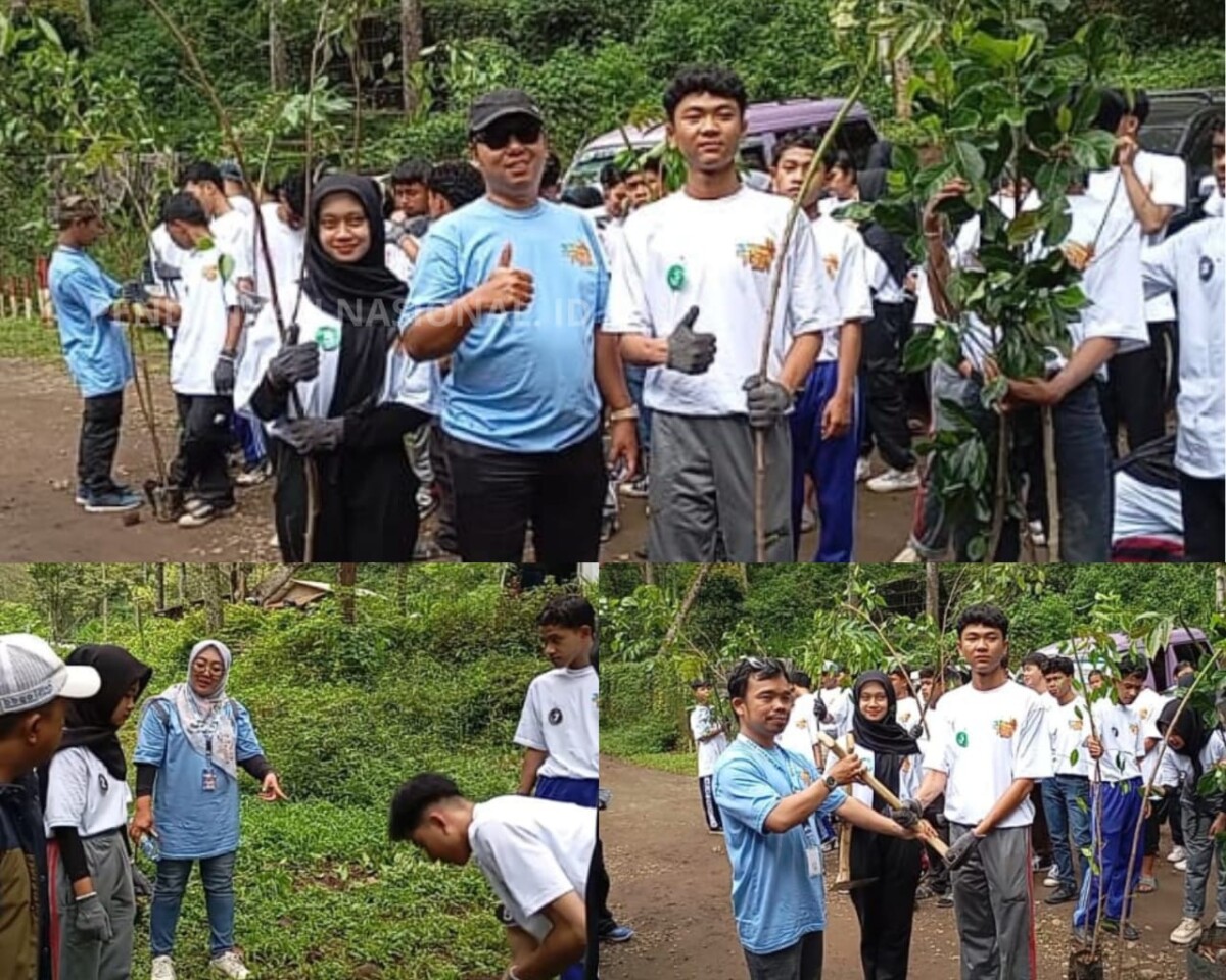 Foto penyerahan bibit pohon untuk ditanam