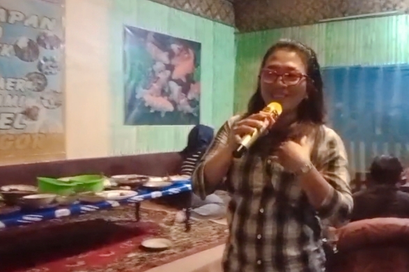 Salah satu pengunjung warung Antica 81 