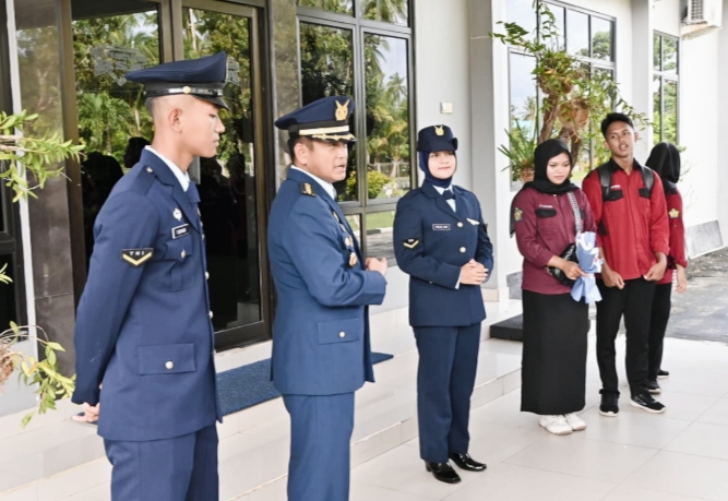 Tampak Anggota TNI AU ketika berada di Lanud Arsad
