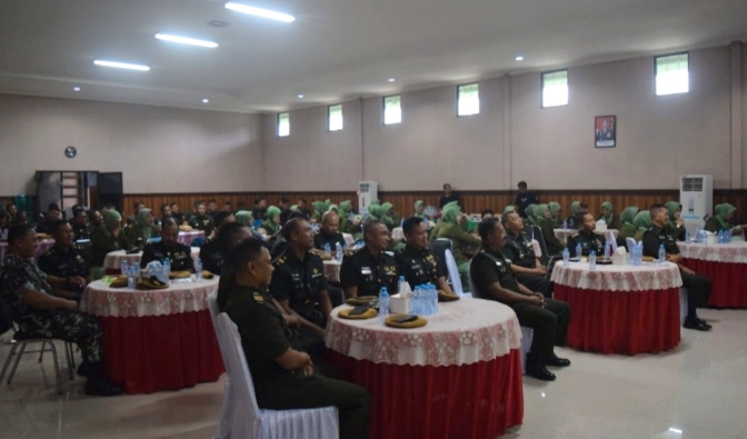 Personel dan Ibu Persit Bengpus Arhanud dalam upacara virtual HUT ke-79 kesatuan.