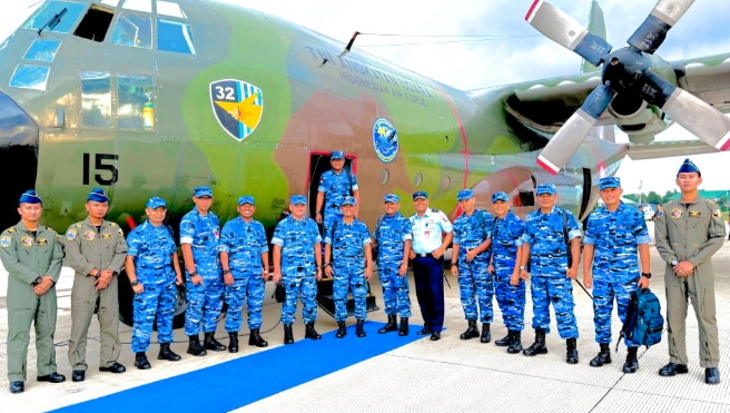 Simulasi Force Down TNI AU Pesawat Asing Diburu Sukhoi hingga Mendarat Paksa