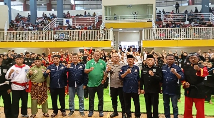 Ketua KONI, Ketua IPSI. Polsek Batu bersama para seluruh Ketua Perguruan silat.
