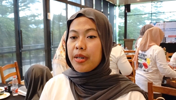 Sri Wulandari, manajer pabrik rokok dari Junrejo, menyampaikan testimoni usai mengikuti Workshop HKI Diskumperindag Kota Batu.