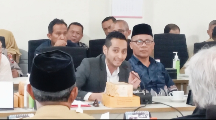 Kuasa Hukum YLPI AL-HIKMAH ketika memberikan pemaparanya