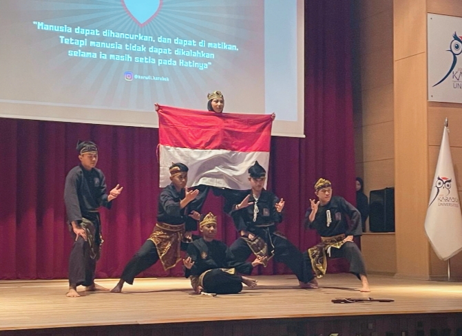 Pencak Silat tampil memukau penonton, sarana pengembangan Budaya adat Indonesia