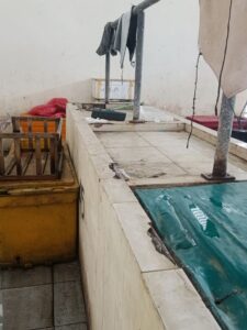 Fasilitas Rusak & Pungutan Air Misterius Ganggu Pedagang Pasar Rakyat Ranai