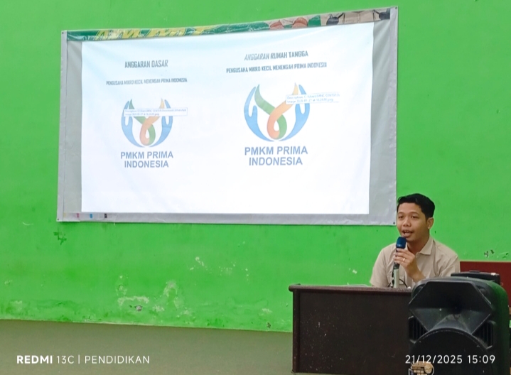 Sekretaris ketika memaparkan perihal AD/ART serta tupoksinya masing-masing