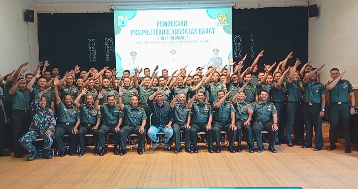 PKN Politeknik Angkatan Darat 82 Mahasiswa Diterjunkan Tangani Sampah dan Perbaiki Infrastruktur TI Desa