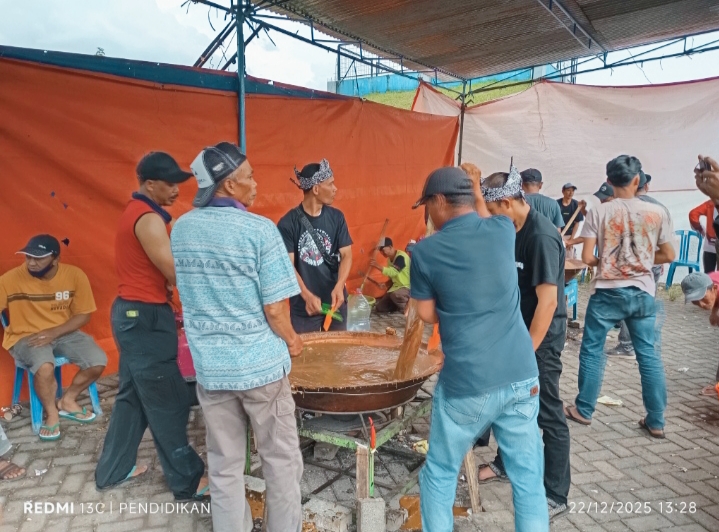 Salah satu peserta Festival Njenang selamatan Desa Sumbergondo
