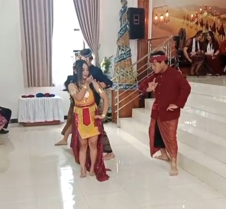Kolaborasi Disabilitas menampilkan cerita Sedulur Papat Limo Pancer.