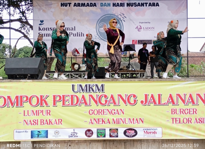 Sanduk Aura Gema Bersinar tampil secara energik