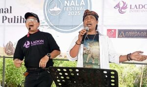 Kisah Haru di Balik Lagu Camat Bumiaji Menjenguk Cak Yan, Ketua KPJ Batu yang Sakit Mendadak
