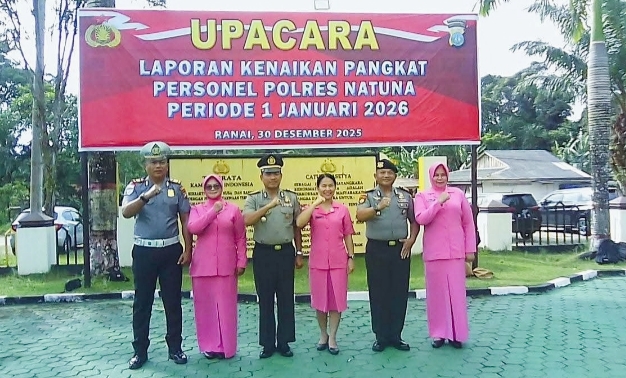 Tiga Kasat Polres Natuna (Intelkam, Samapta, Lantas) penerima kenaikan pangkat, AKP Suranta Subakti, AKP Ekky Sunanto, dan AKP Erwan Toni.