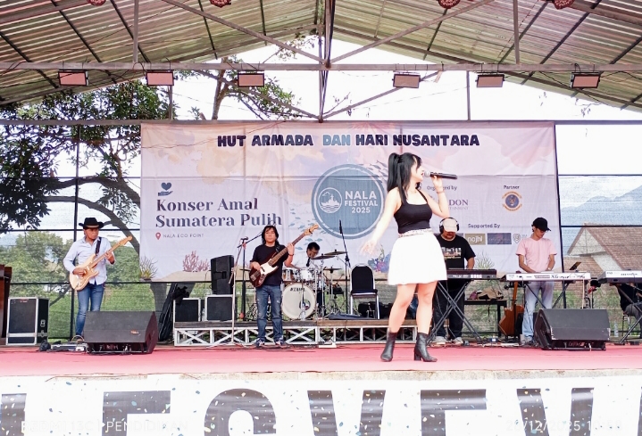 Penyanyi muda berbakat Carol De membawakan lagu perdananya 'Ibu' dengan penuh penghayatan di Nala Festival"