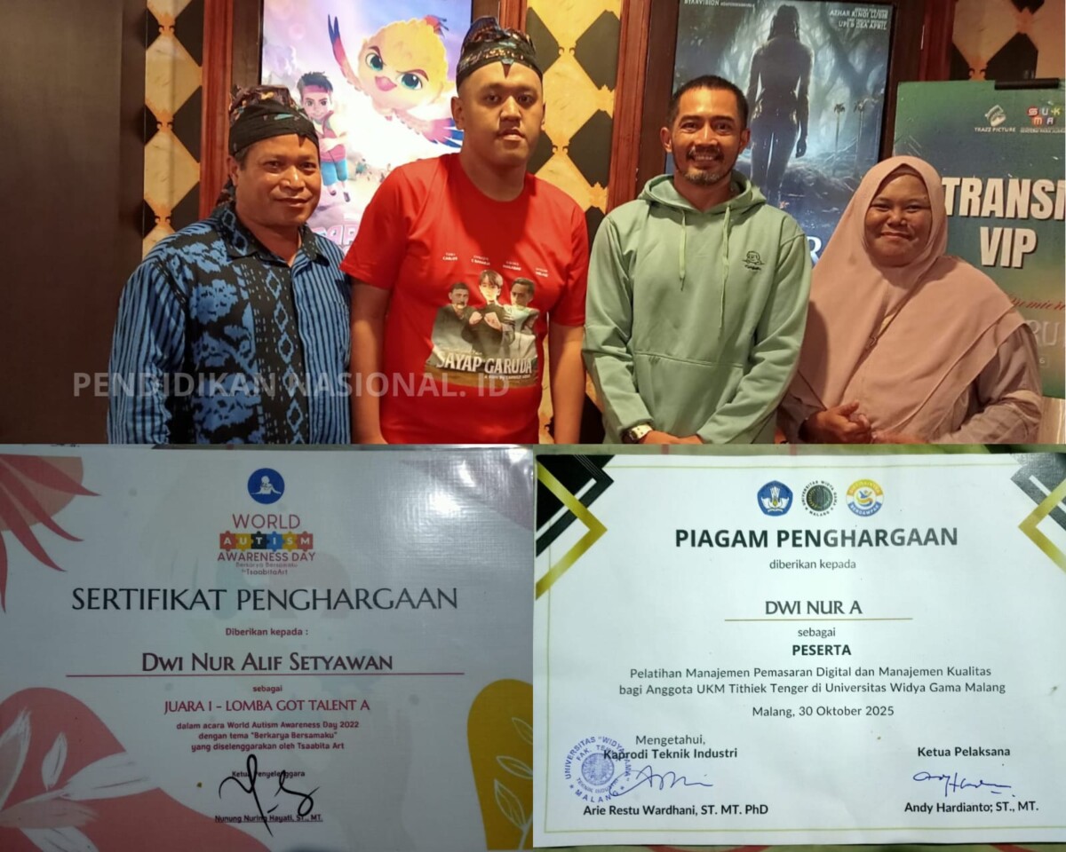Dwi bersama kedua orang tuanya ketika di sebuah studio