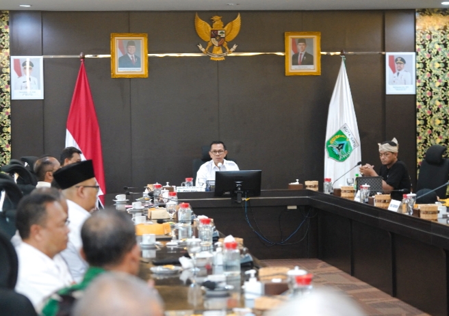 Suasana mediasi produktif antara masyarakat, Yayasan Al-Hikmah, dan pemerintah dalam menyelesaikan sengketa fasilitas umum di Giripurno