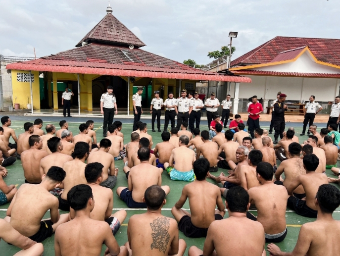 Kegiatan Dialog 'Sapa Warga Binaan' di Rutan Batam yang dihadiri oleh Kepala Rutan beserta jajaran dan puluhan peserta.