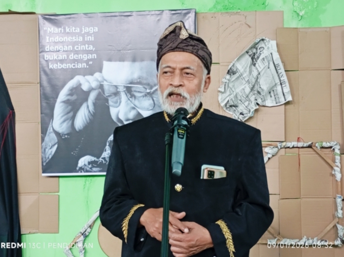 Ketua Satu Pena Jawa Timur, Drs. Akaha Taufan Aminudin