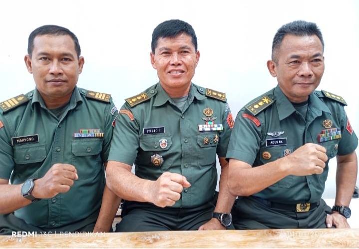 Kajurlek, Letkol Arh Agus Setiawadi,S.T., M.M., Kajurbal, Letkol Arh Prijo Pujianto,S.T., M.M., Kapten Cpl Maryono, S.T.,M.Tr.T ( dibaca dari sebelah kanan tampak depan ).