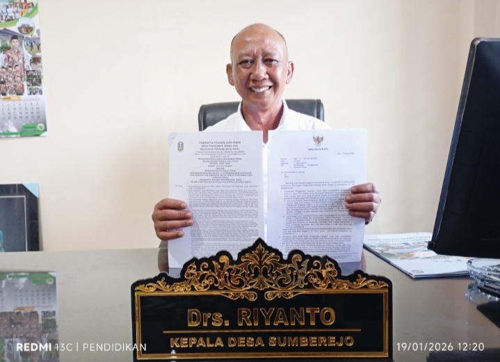 Kepala Desa Sumberjo, Drs.Riyanto Mendapat 2 Surat Pengesahan Lahan Fasum Makam,yang pertama dari Gubenur Jawa Timur dan kedua dari Wali Kota Batu. 
