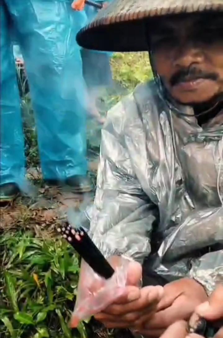 Salah satu ritual adat untuk pembukaan lahan 