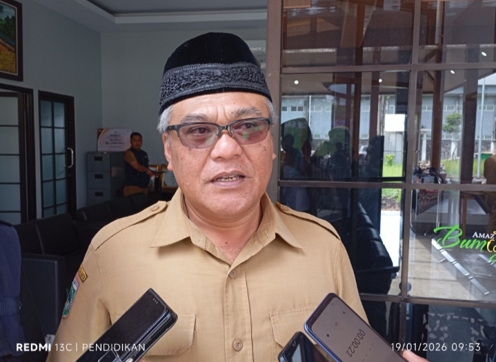 Kepala Desa Bumiaji, ketika memberikan keteranganya ke awak media