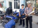 Contoh knalpot brong atau knalpot racing yang dilarang karena menimbulkan kebisingan, sedang dirazia Polres Natuna.