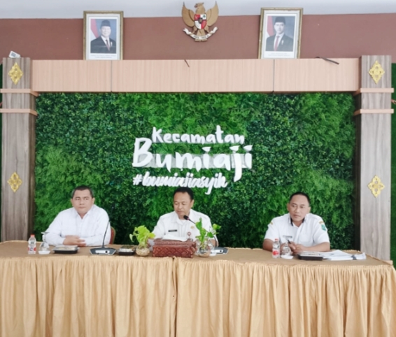 Camat Bumiaji, Thomas Mau di, S.Sos., ketika memberikan sambutanya