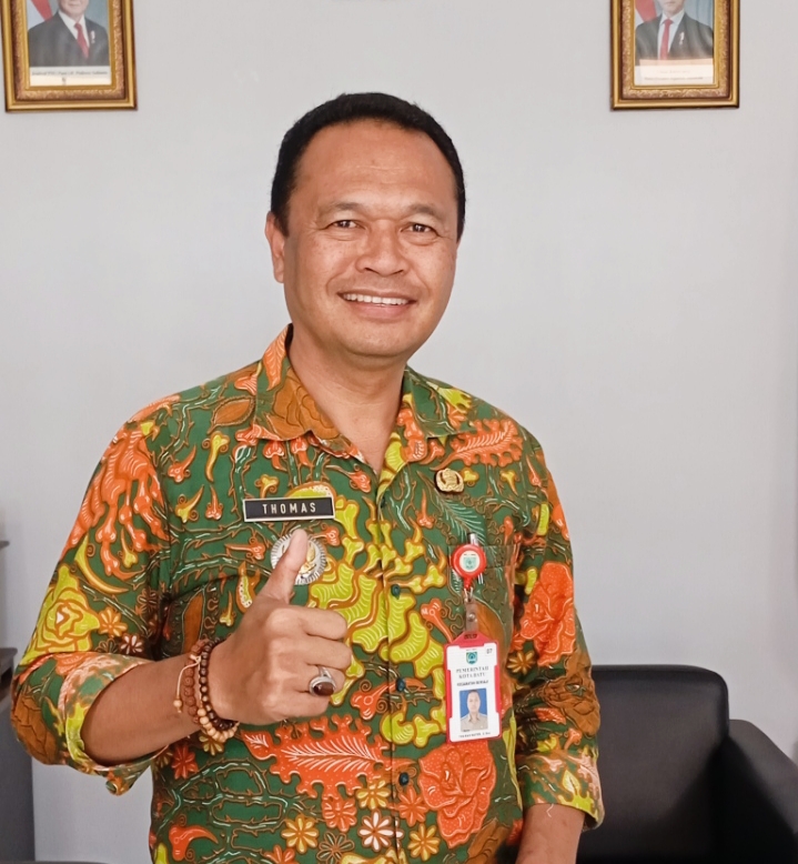 Camat Bumiaji, Thomas Maydo ketika di Kantor Kepala Desa Bumiaji