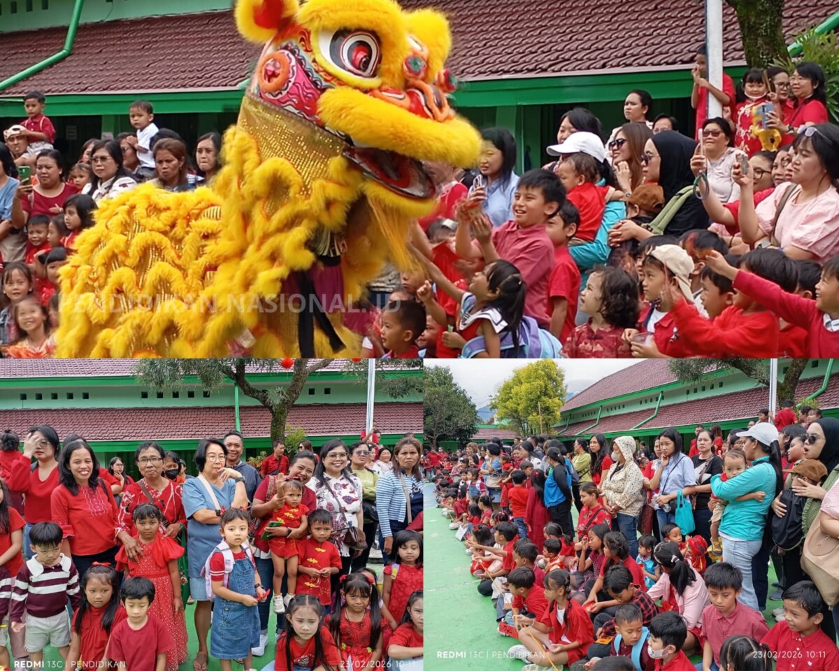 Barongsai warna kuning menjadi salah satu pemikat anak anak