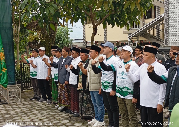Upacara peringatan 1 Abad NU serta Bentangkan Bendera NU 1000 Meter