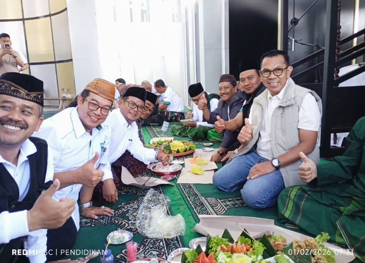Wali Kota Batu, bersama sama tokoh masyarakat dan ulama ketika kenduri 26 Tumpeng 