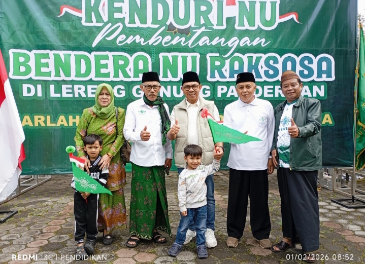 Ulama' berserta Tokoh Masyarakat ketika bersama Wali Kota Batu. Kelompok Fatayat ketika bersama Wali kota Batu