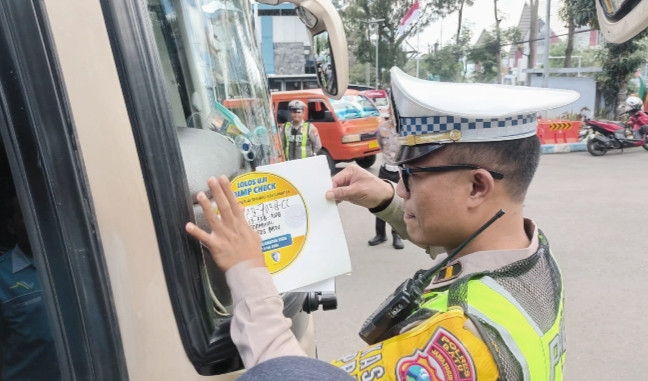 Polres Batu Gelar Ramp Check Terpadu, 5 Bus Dikenakan Tilang