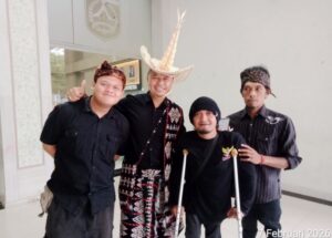 Pembina Shindi, Thomas Maydo ketika bersama anggota anggotanya