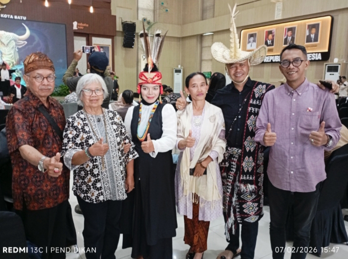 Pembina Shindi ketika bersama tokoh masyarakat dan pemuka agama, pelaku seni