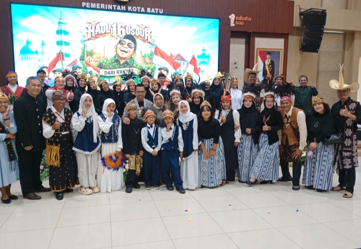 Paduan Suara Lintas Iman ketika bersama sama Wali Kota Batu