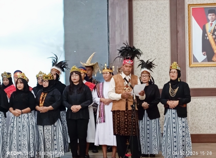 Di isi serangkaian Puisi tentang Gus Dur dalam paduan suara Lintas Iman