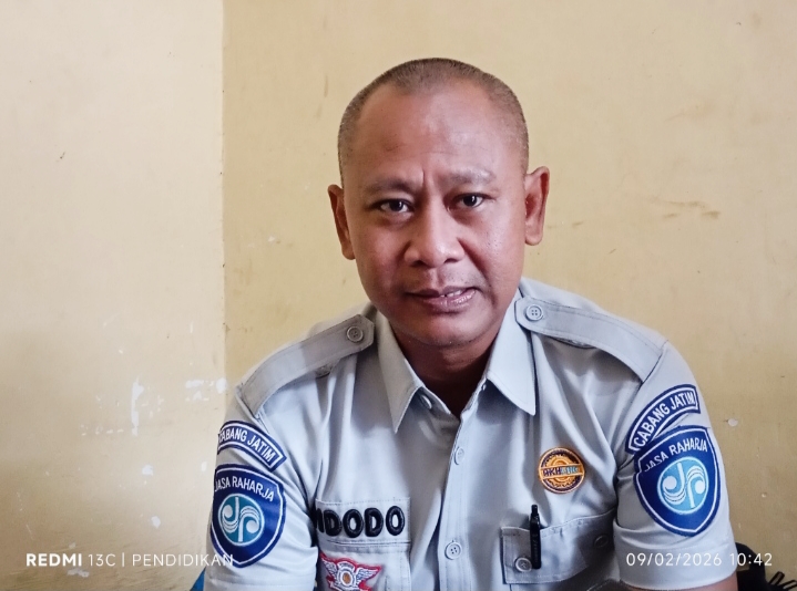 Perwakilan Cabang Jasa Raharja Malang ketika di kediaman pak Amin ( Rabun )