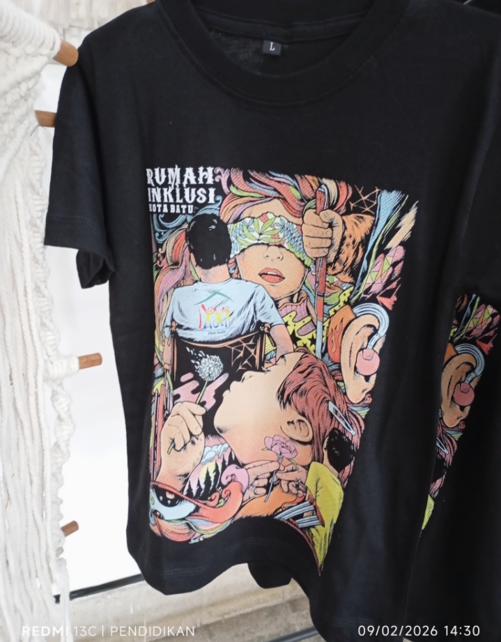 Kaos hasil Rumah Inklusi Kota Batu